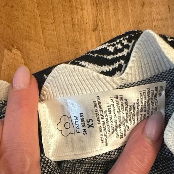 NWOT Farm Rio BLACK AINIKA TROPICAL SPLENDOR PUFF SHOULDER PO SWEATER Size XS - Picture 13 of 13